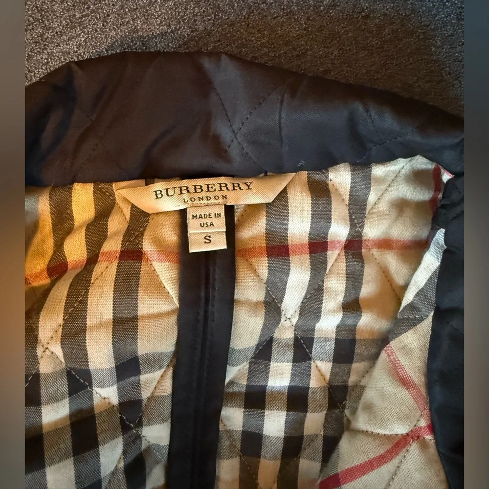 Burberry Women’s Quilted Black Jacket (Authentic) - Picture 9 of 9
